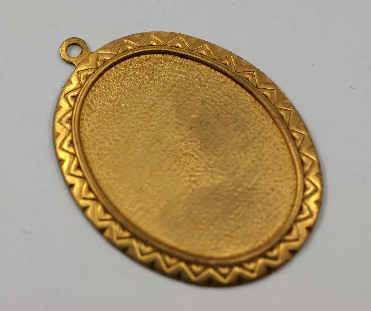 1 Vintage Raw Brass Oval Pendant Setting With 40x30 Mm Cameo Base