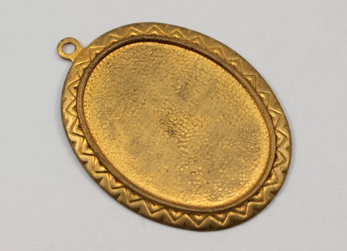 1 Vintage Raw Brass Oval Pendant Setting With 40x30 Mm Cameo Base