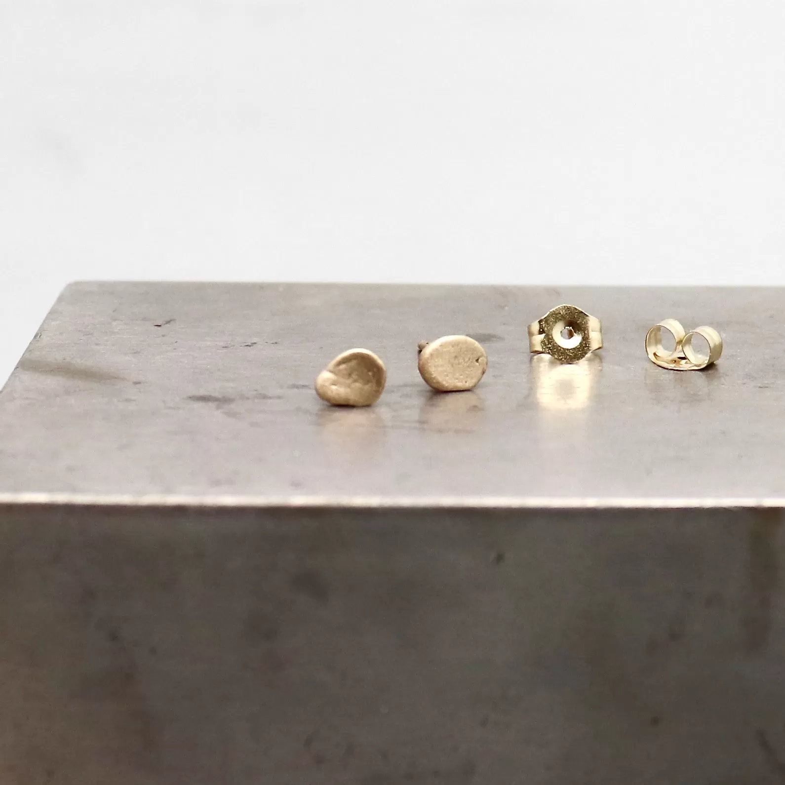 14 kt Solid Gold Freeform Earring Studs