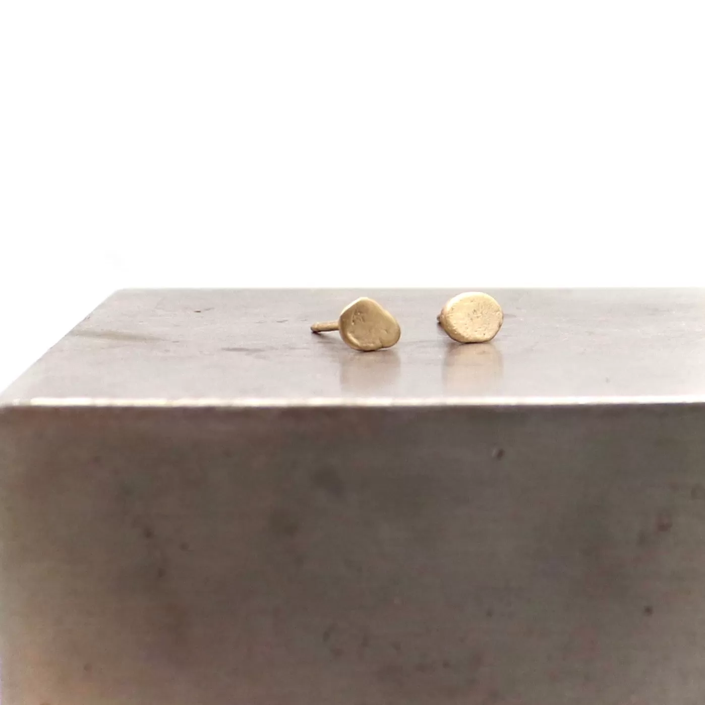 14 kt Solid Gold Freeform Earring Studs