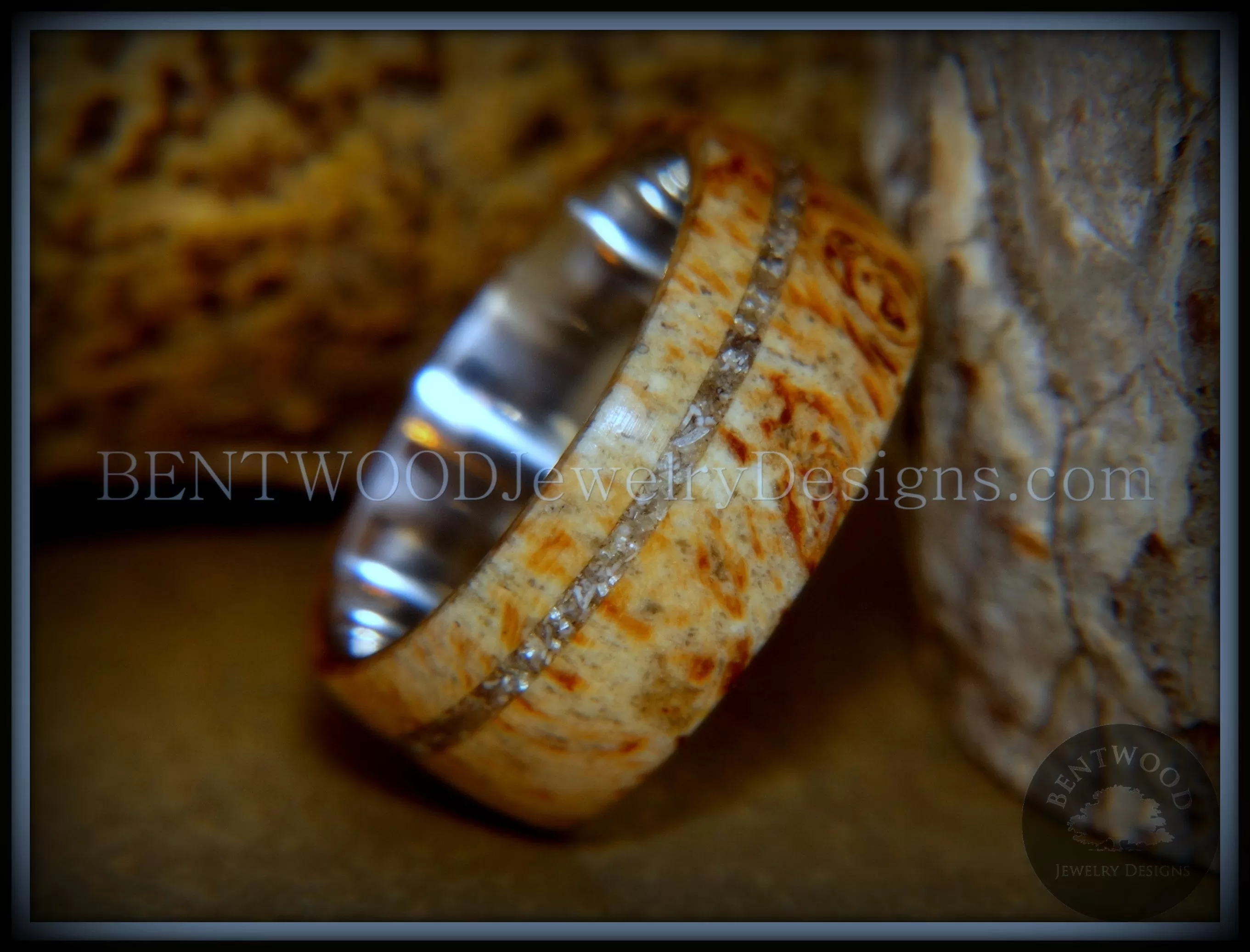 Bentwood Ring - Remembrance Maple Burl Cremation Ash Inlay on Surgical Steel Core