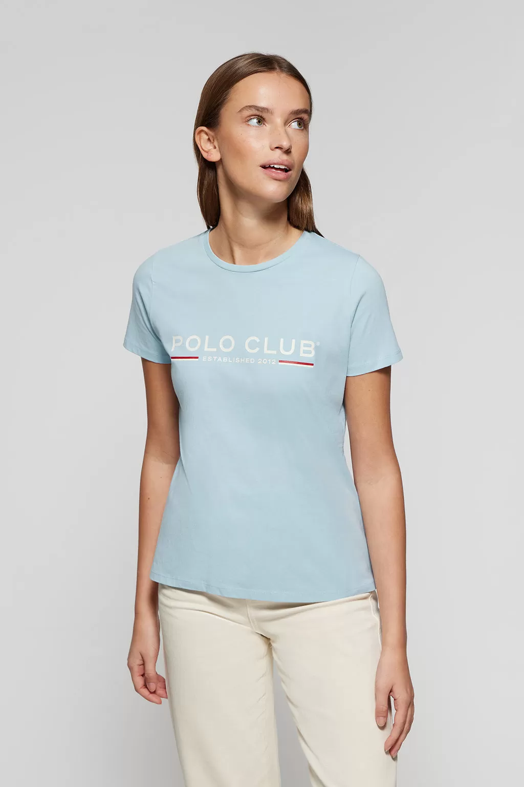 Camiseta básica azul celeste con print icónico en el pecho