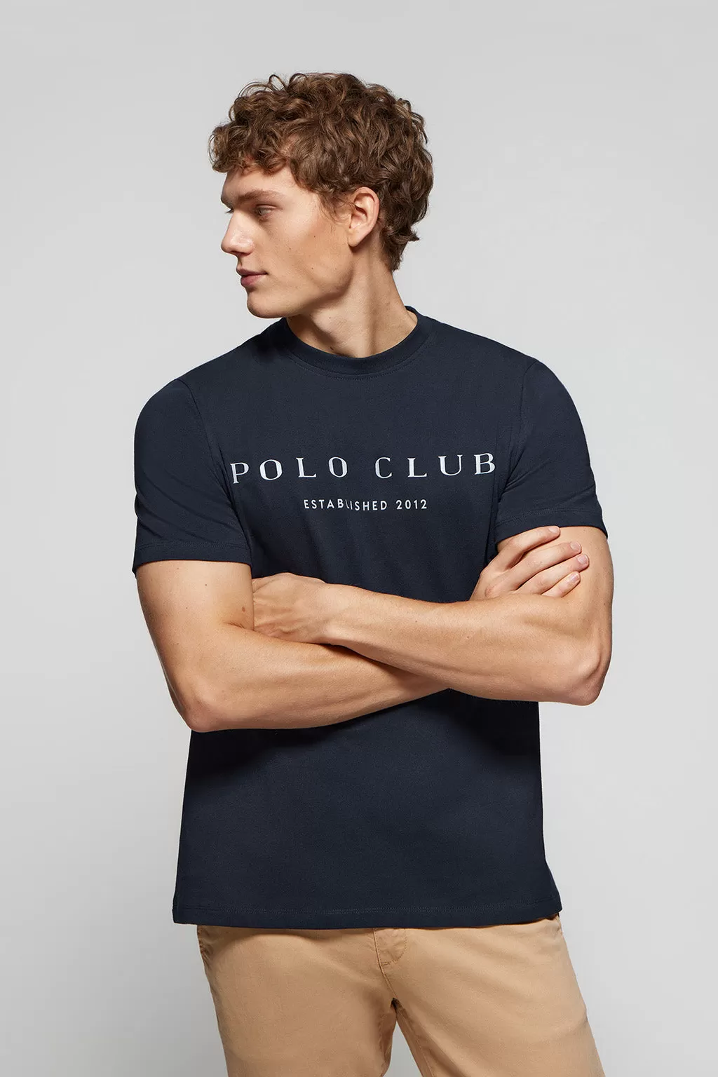 Camiseta básica azul marino con print icónico Polo Club