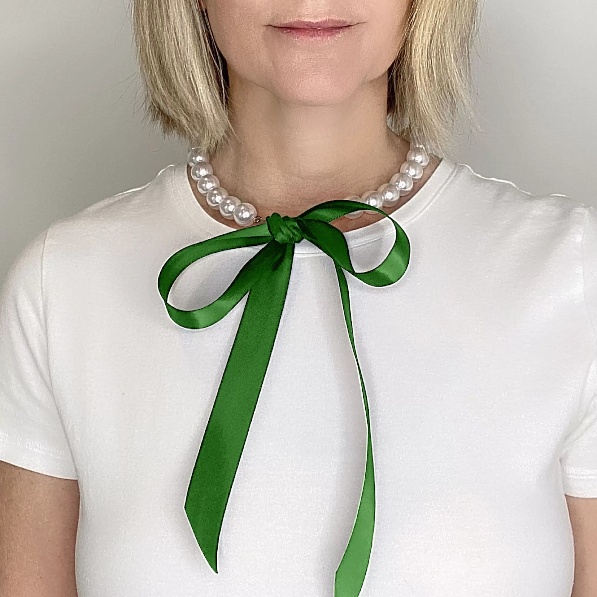 DOTTY emerald green ribbon pearl necklace