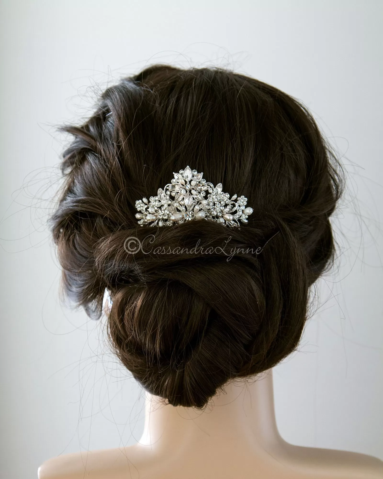 Elegant Bridal Comb with Freshwater Pearls