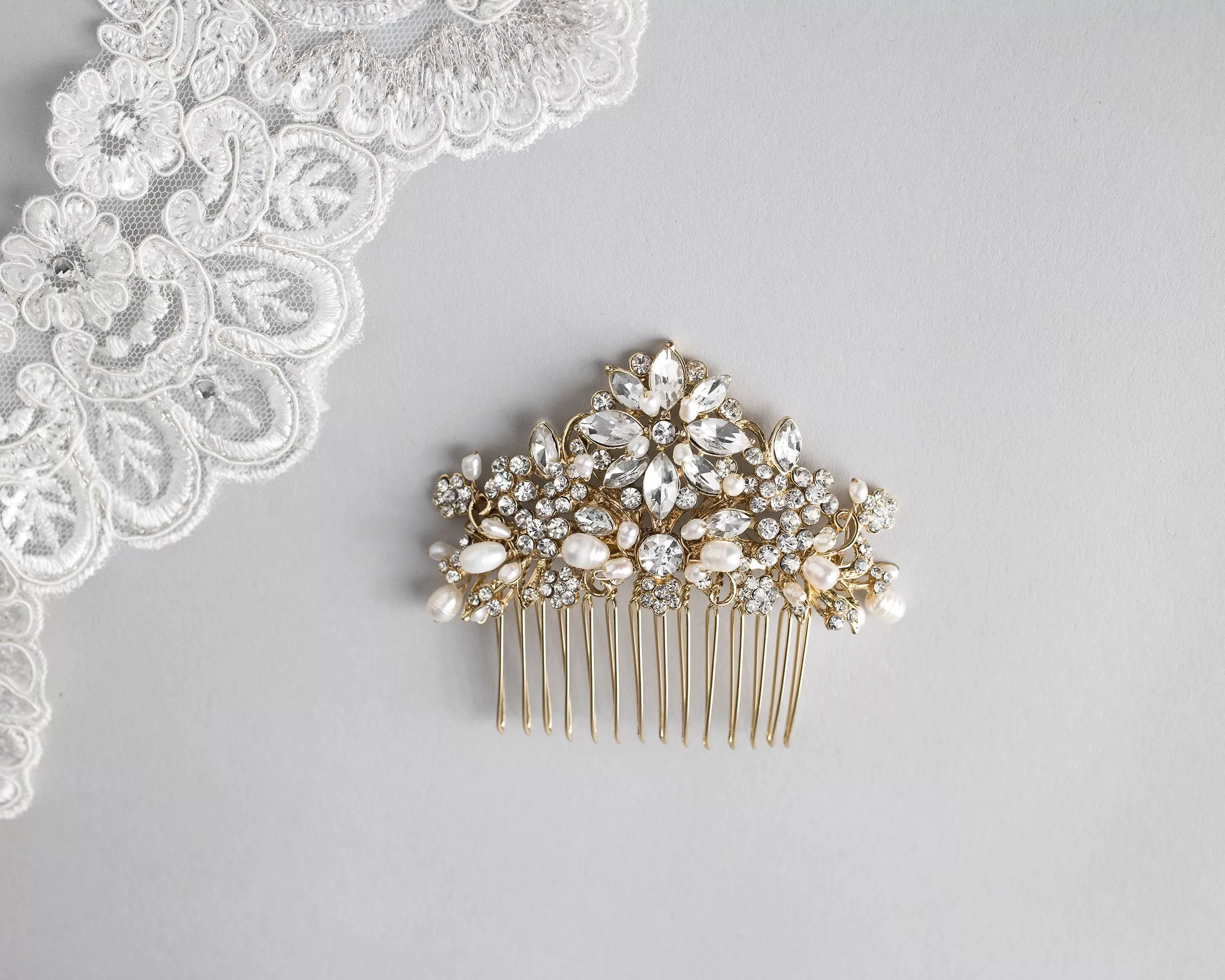 Elegant Bridal Comb with Freshwater Pearls