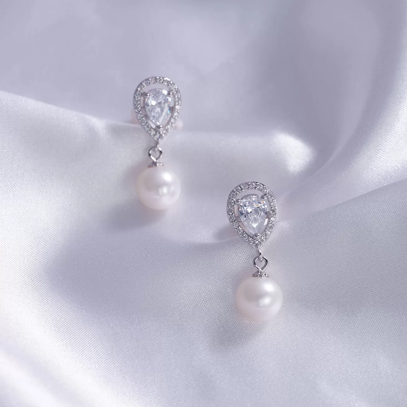 Elegant Freshwater Pearl Earrings WE00130