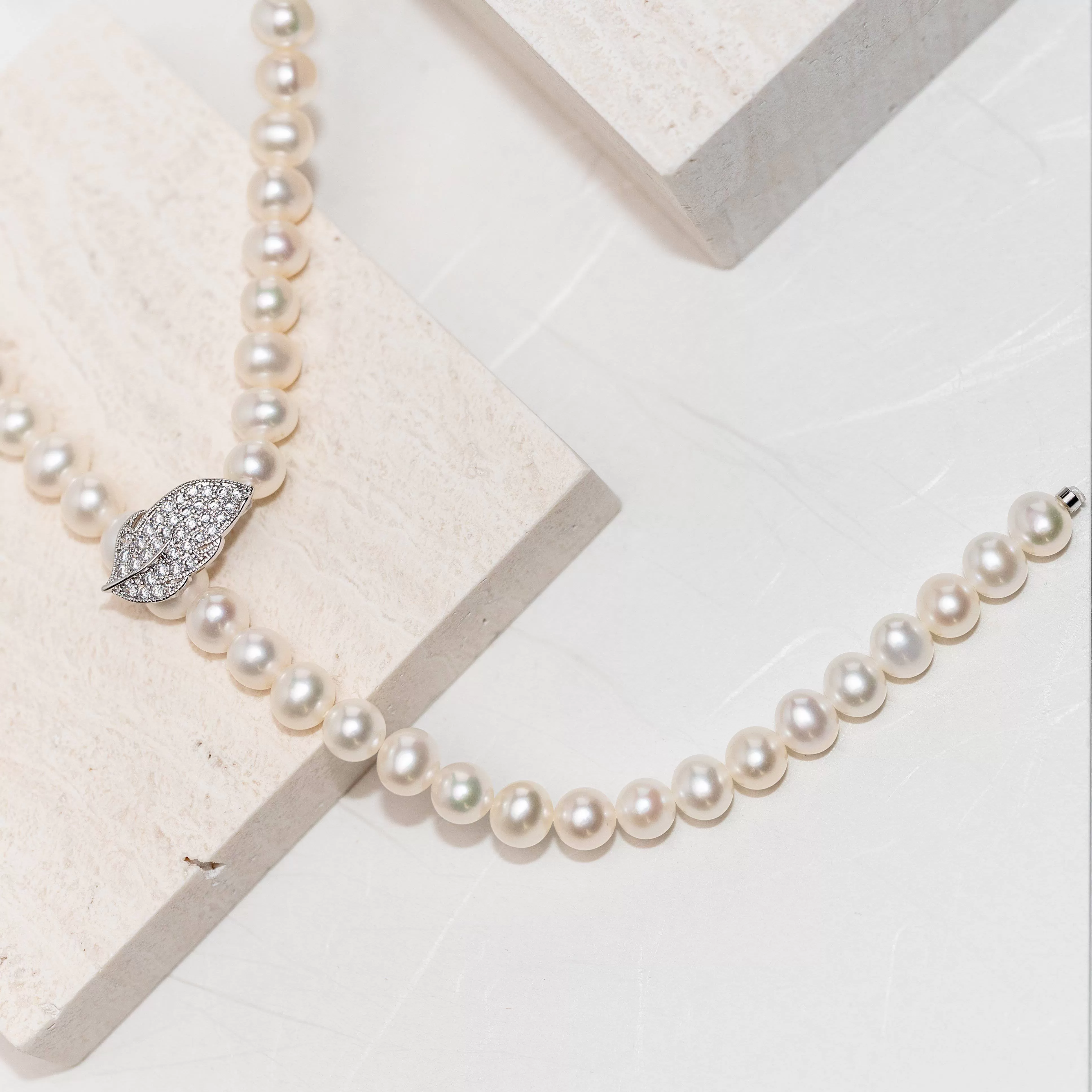 Elegant Freshwater Pearl Necklace WN00196