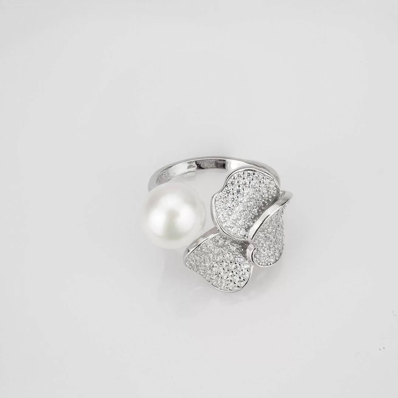 Elegant Freshwater Pearl Ring WR00036 | GARDENS