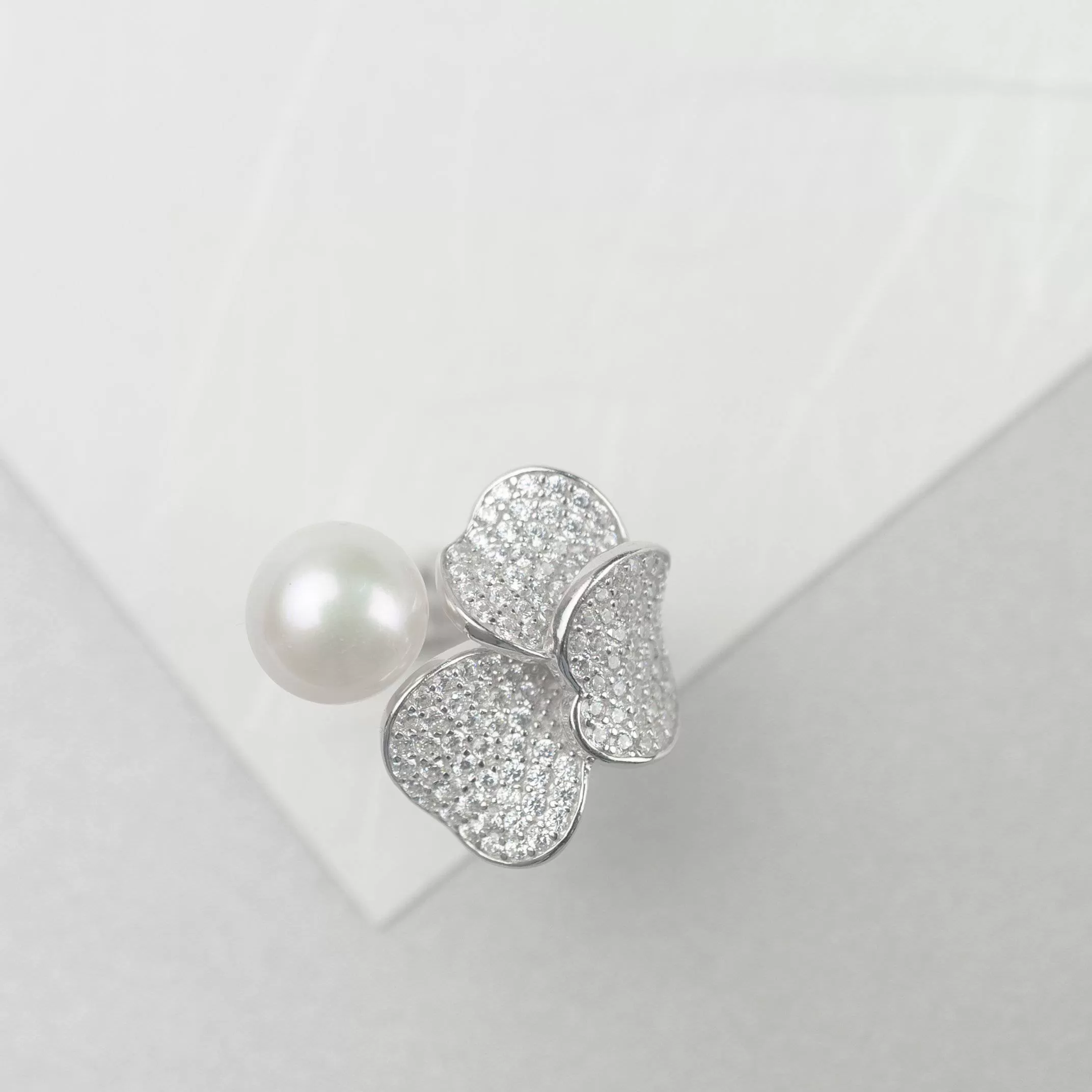 Elegant Freshwater Pearl Ring WR00036 | GARDENS