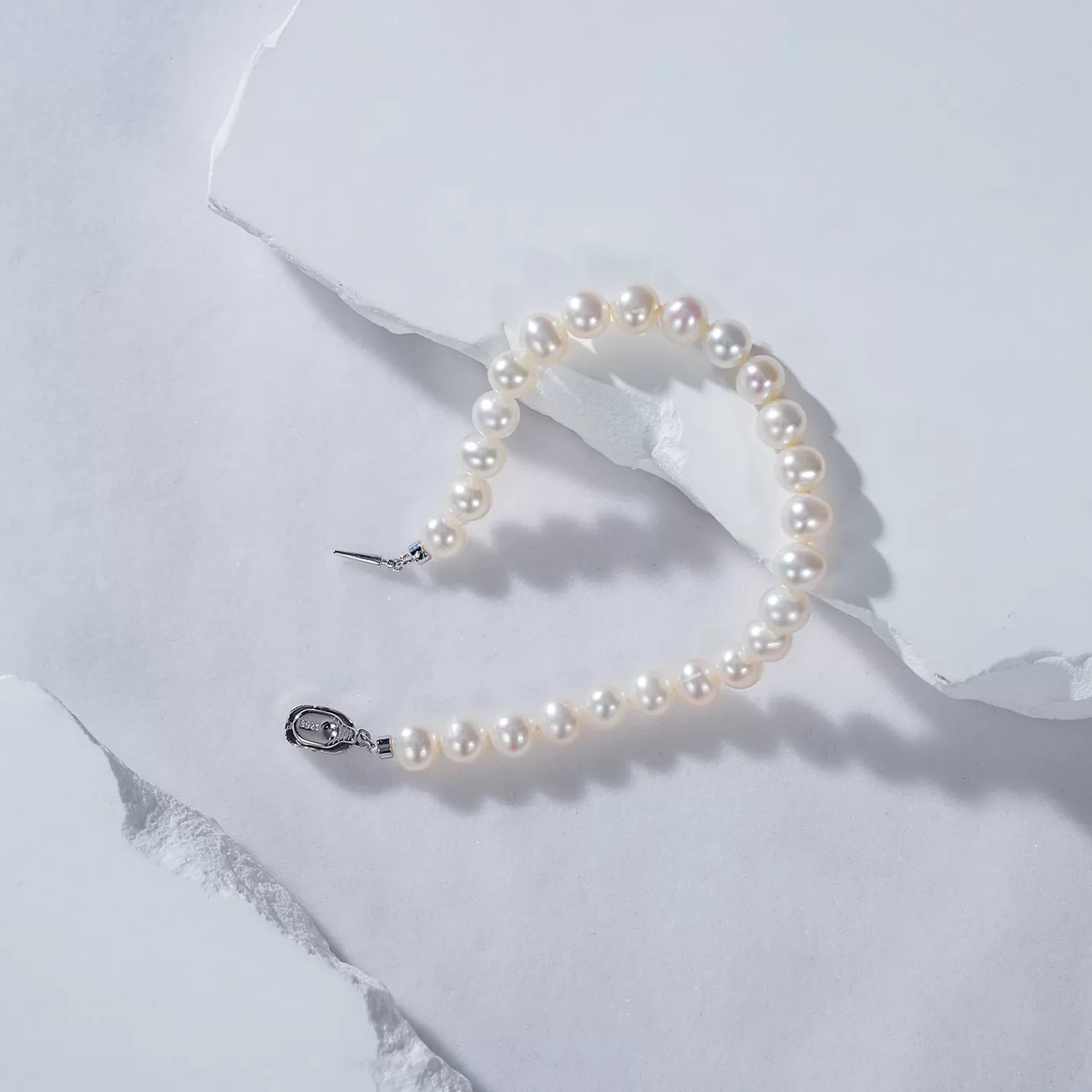 Elegant White Freshwater Pearl Bracelet WB00241