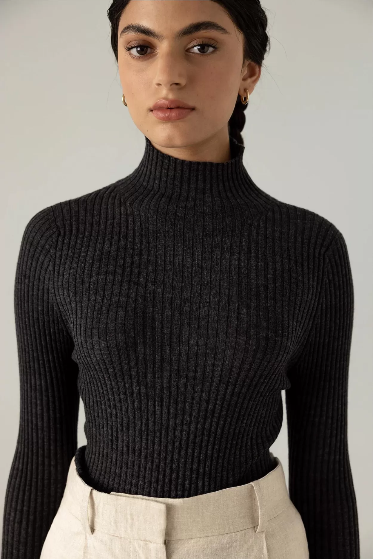 Francie - Essence Turtle Neck / Charcoal