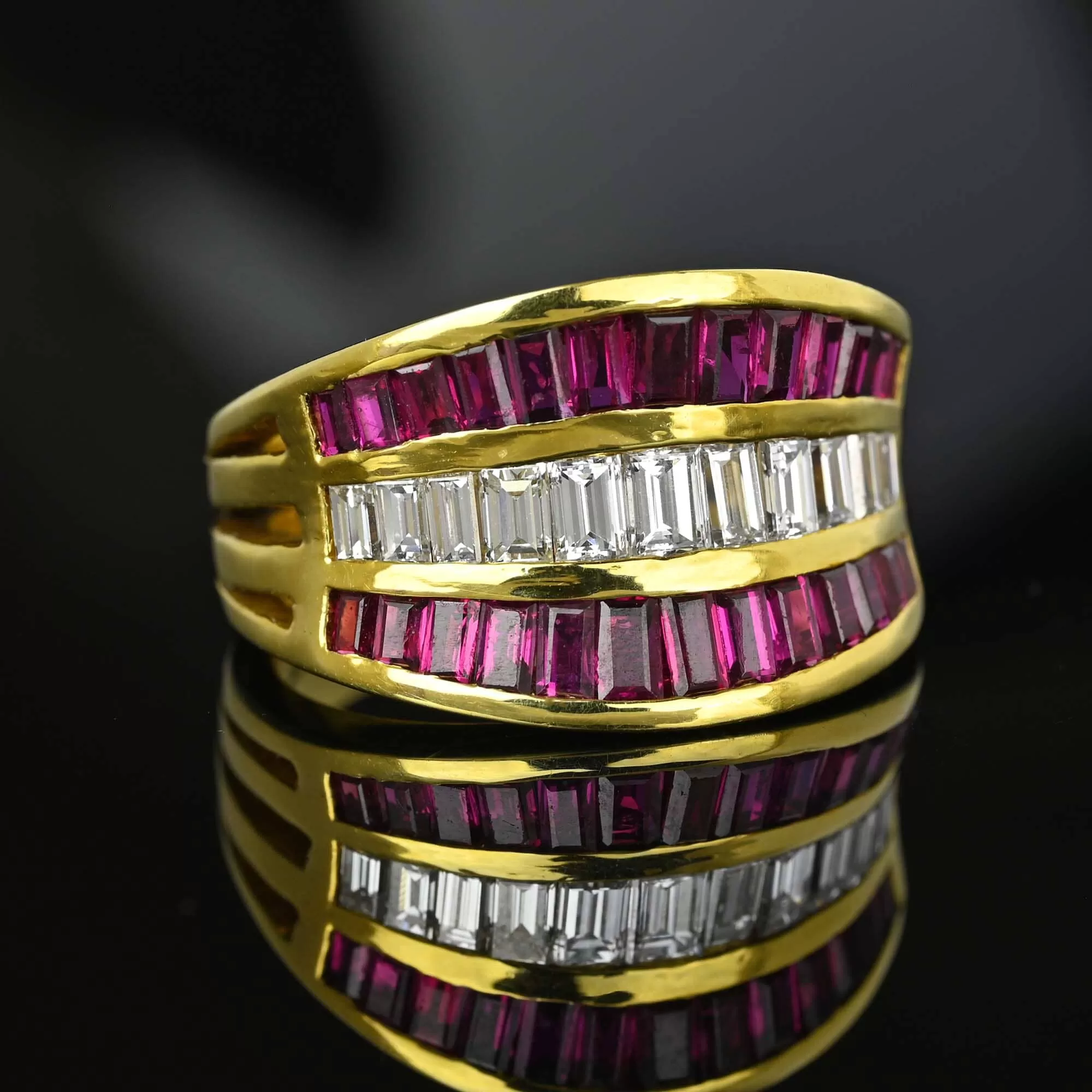 Impressive 18K Gold Baguette Diamond & Ruby Ring Band