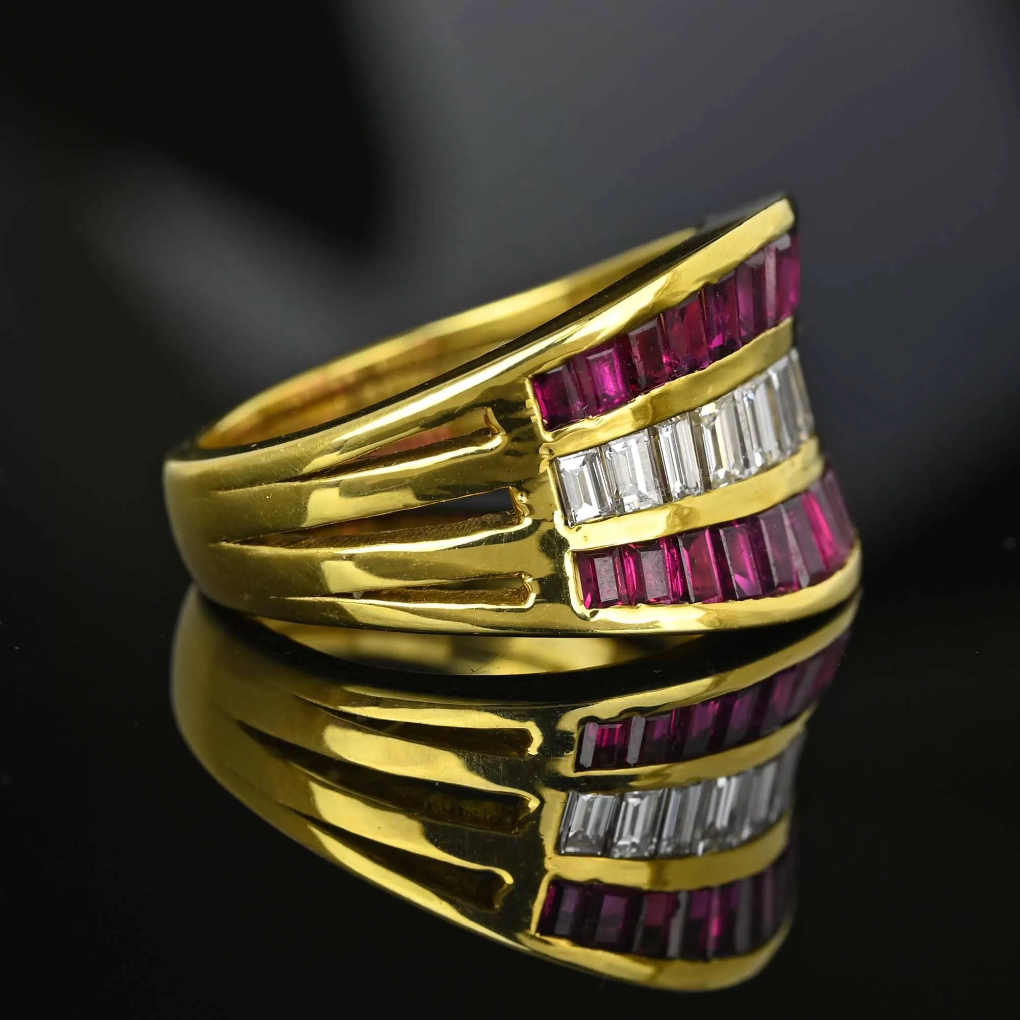 Impressive 18K Gold Baguette Diamond & Ruby Ring Band