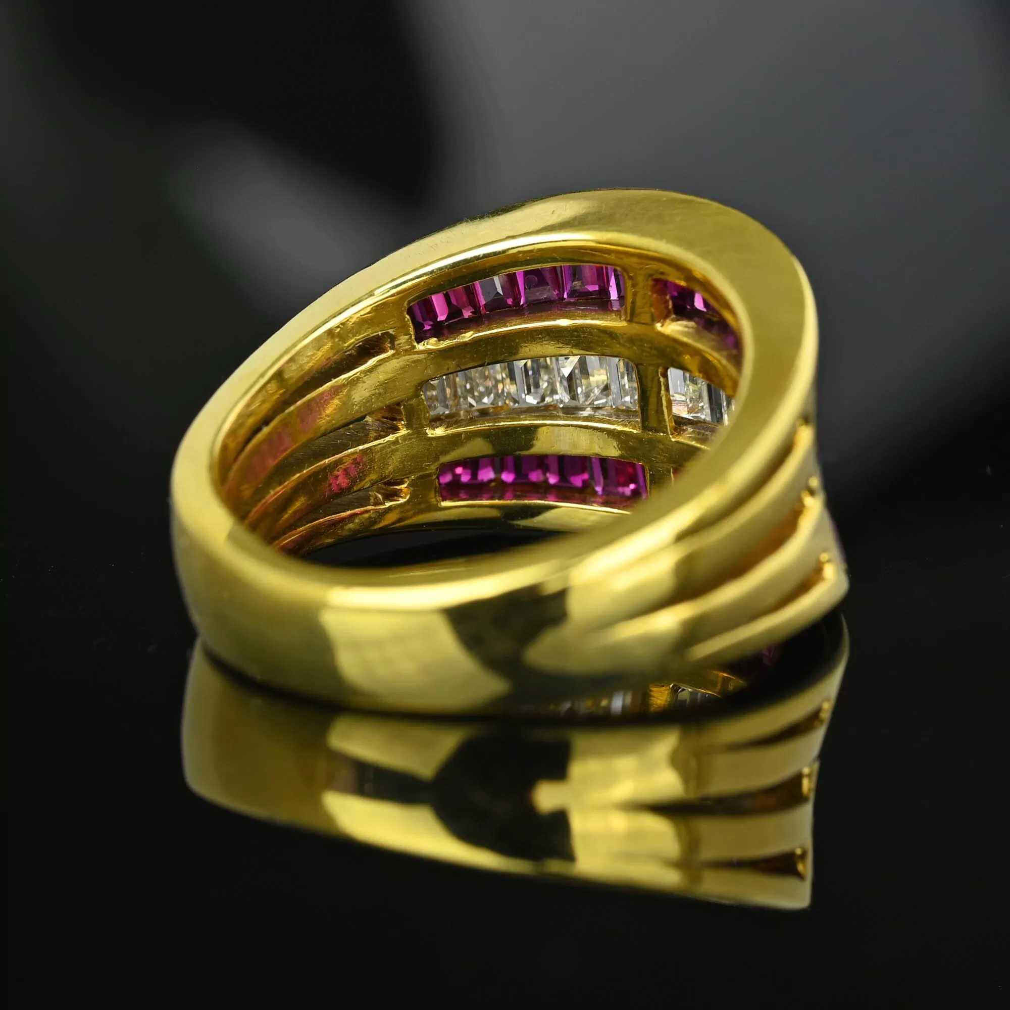 Impressive 18K Gold Baguette Diamond & Ruby Ring Band