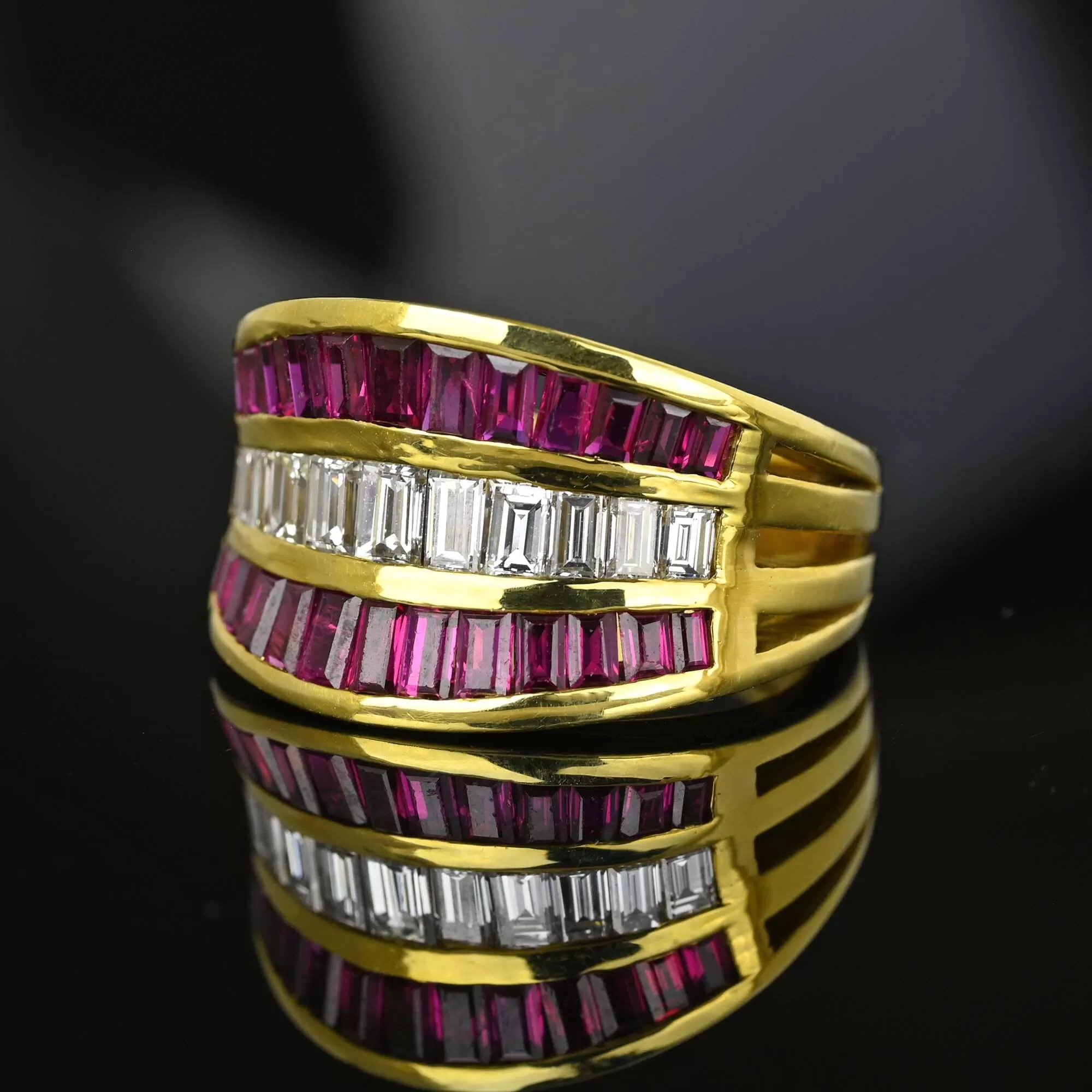 Impressive 18K Gold Baguette Diamond & Ruby Ring Band