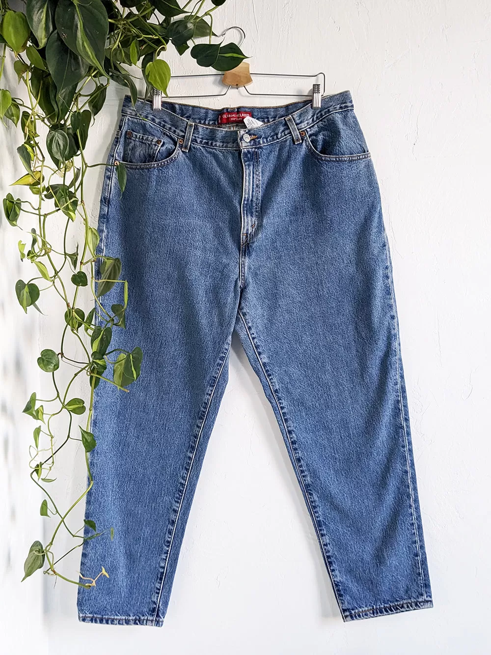 LEVIS 550s Medium Wash Jeans