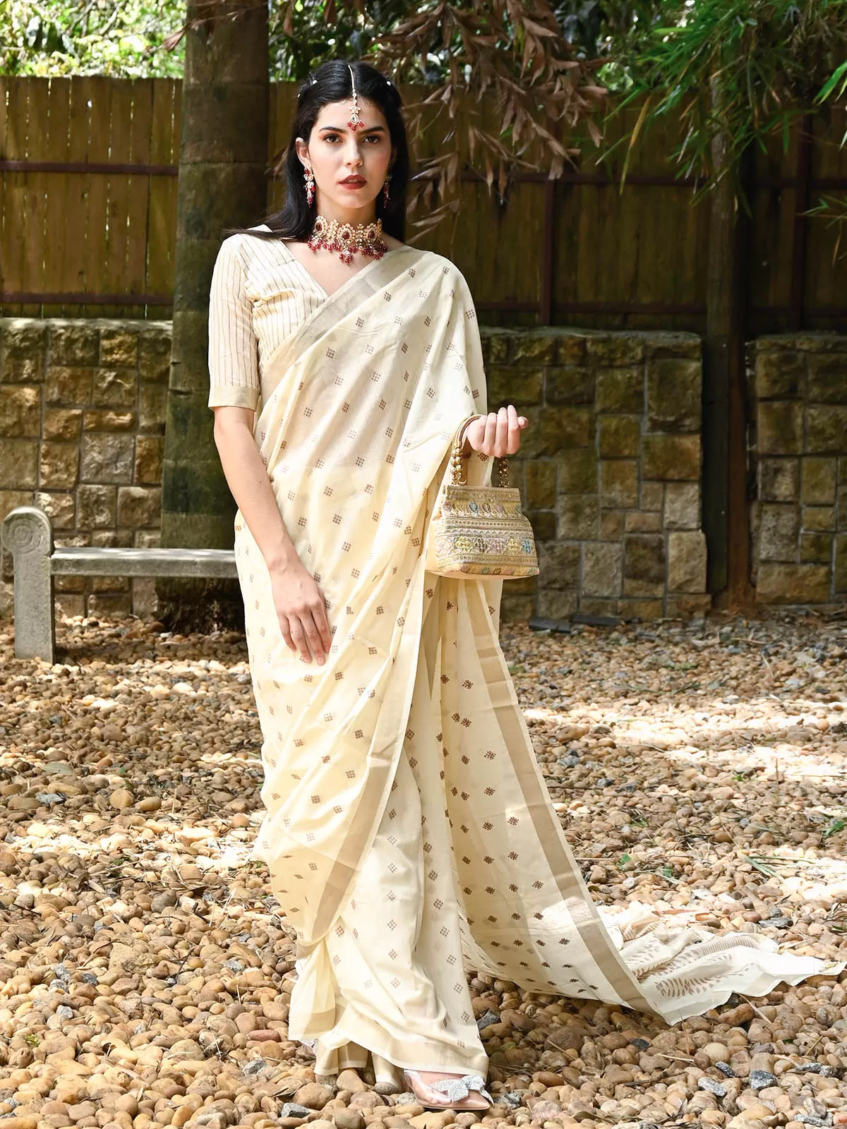 Odette Women Off White Viscose Woven Saree With Unstitched Blouse