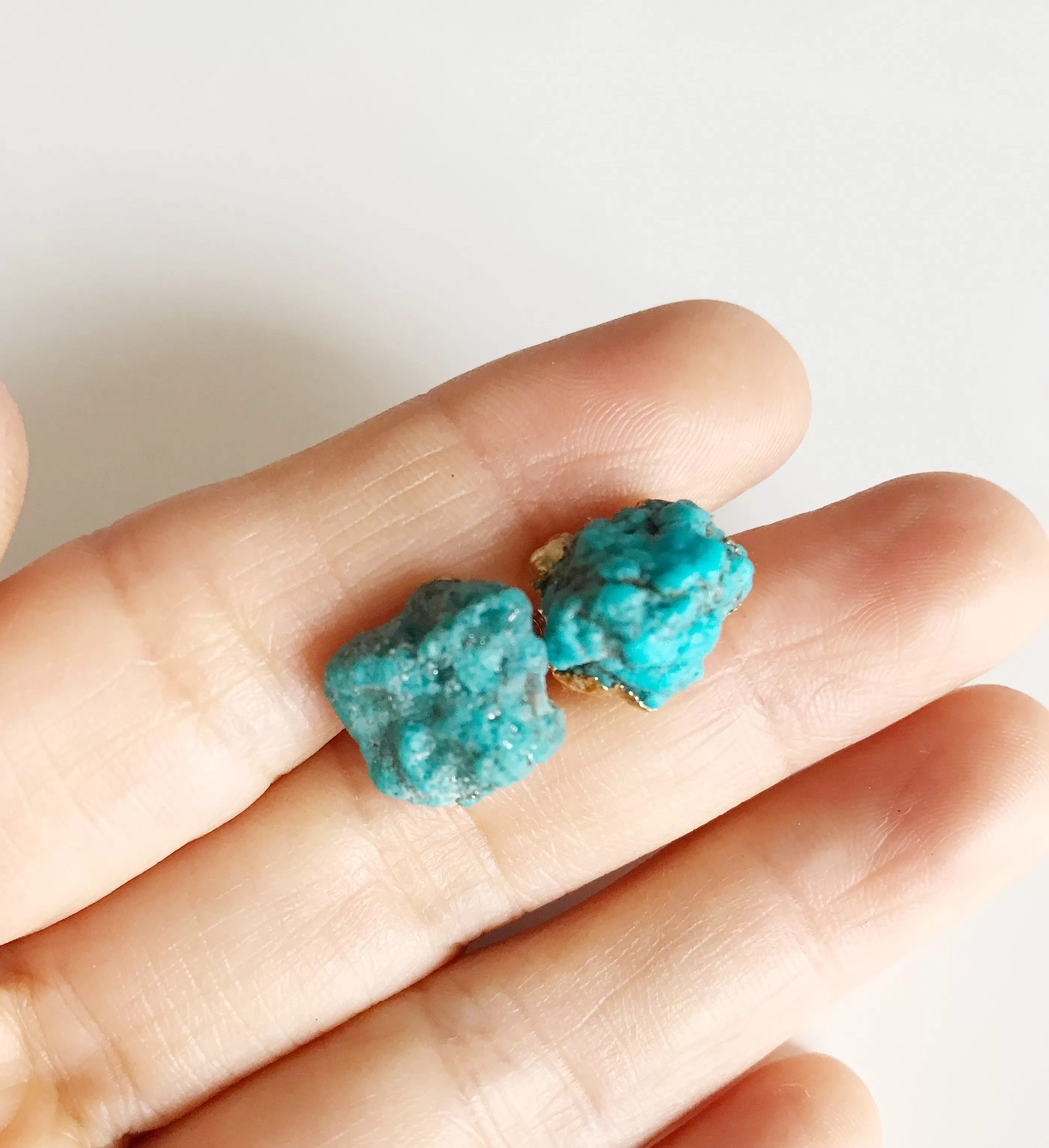 Raw turquoise stud earrings (E433)