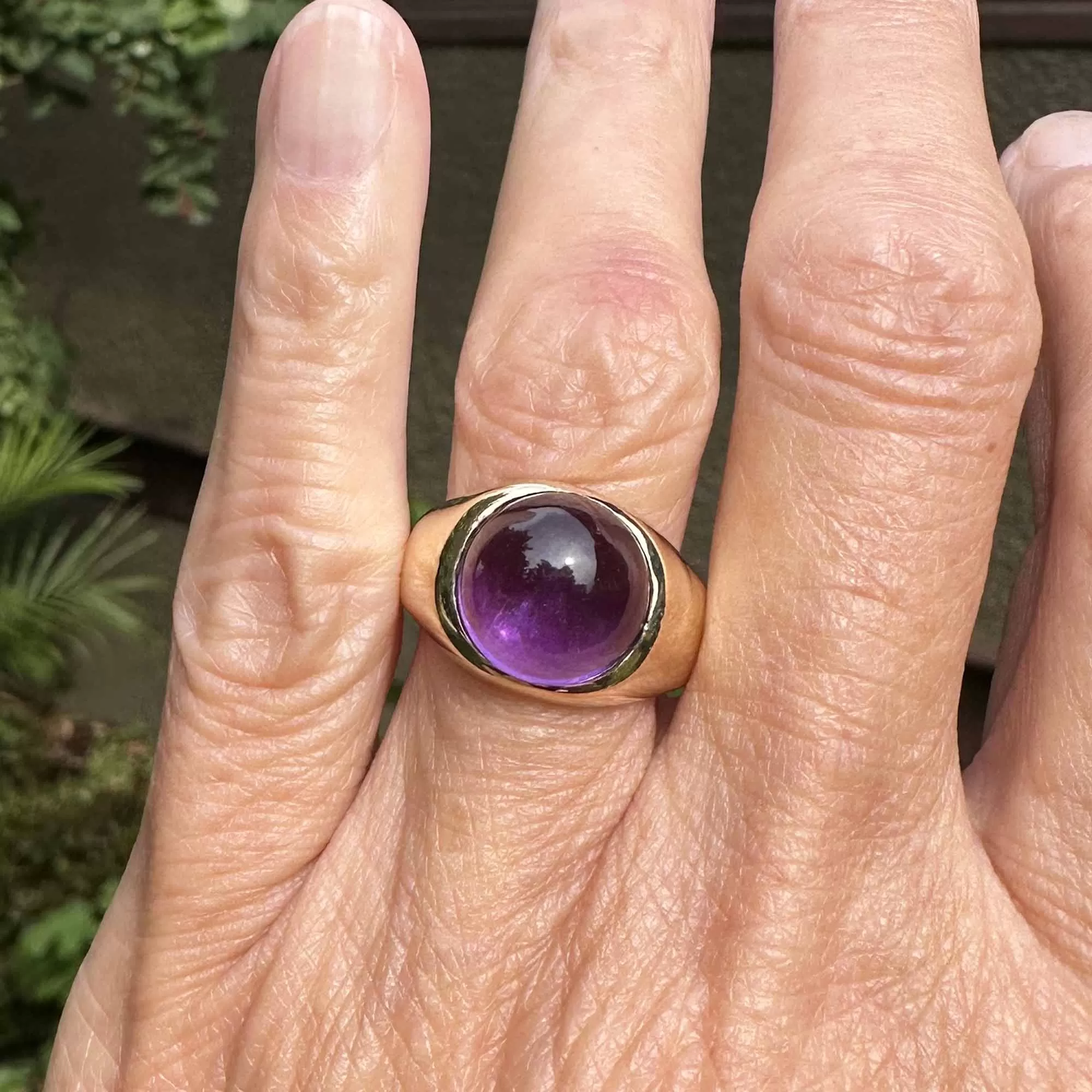 Retro 14K Gold Signet Domed Amethyst Cabochon Ring