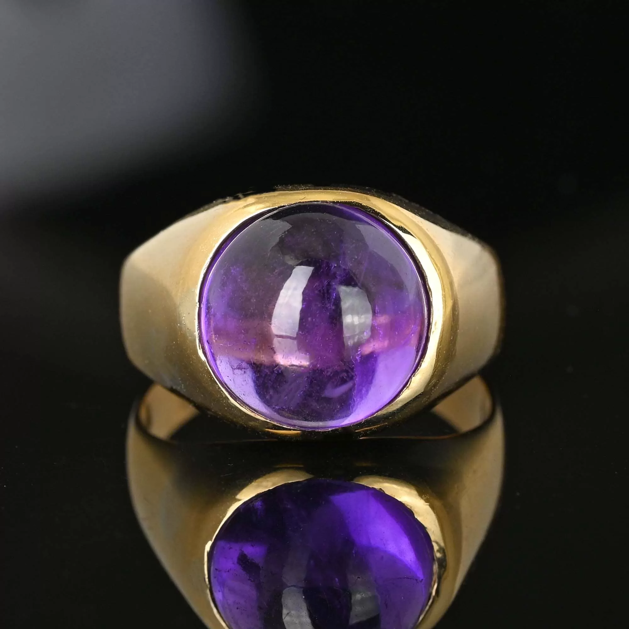 Retro 14K Gold Signet Domed Amethyst Cabochon Ring