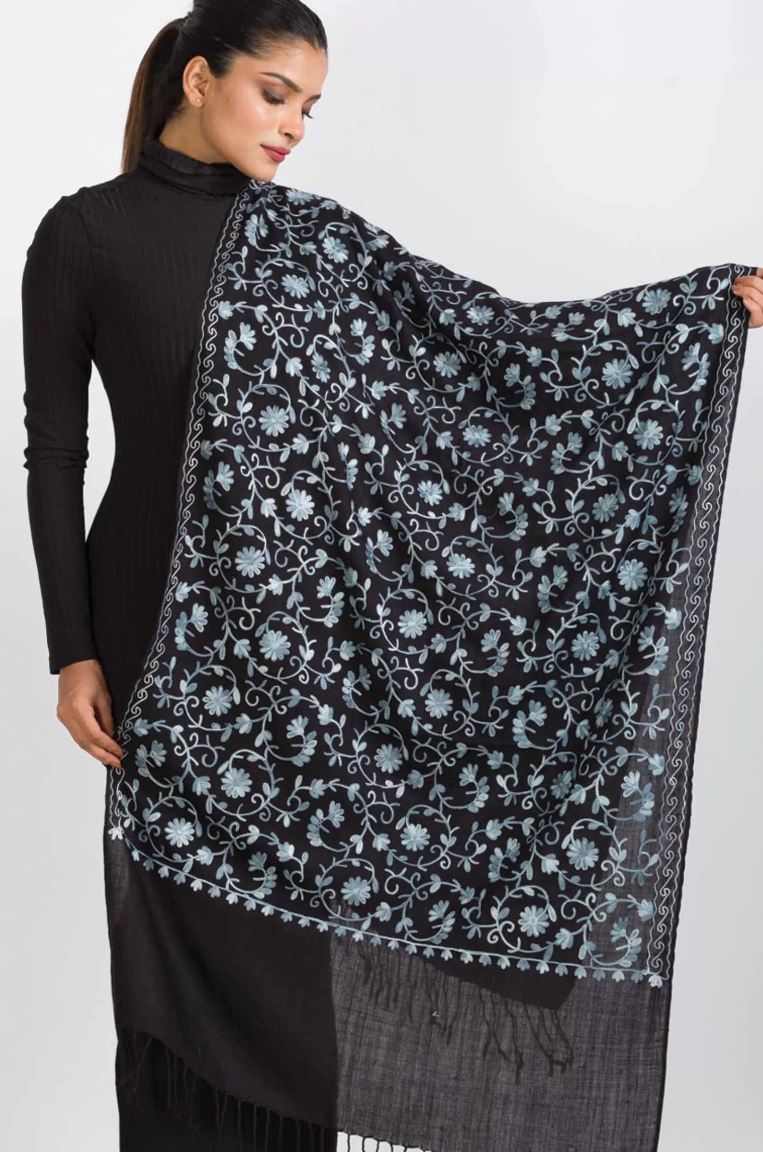 Sevya Isha shawl, embroidered (2 colors)