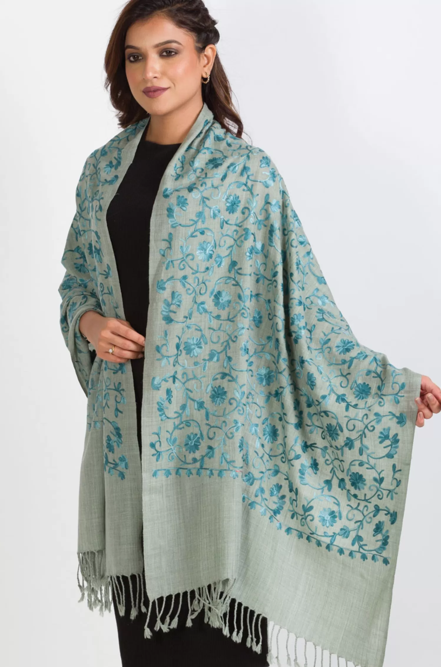 Sevya Isha shawl, embroidered (2 colors)