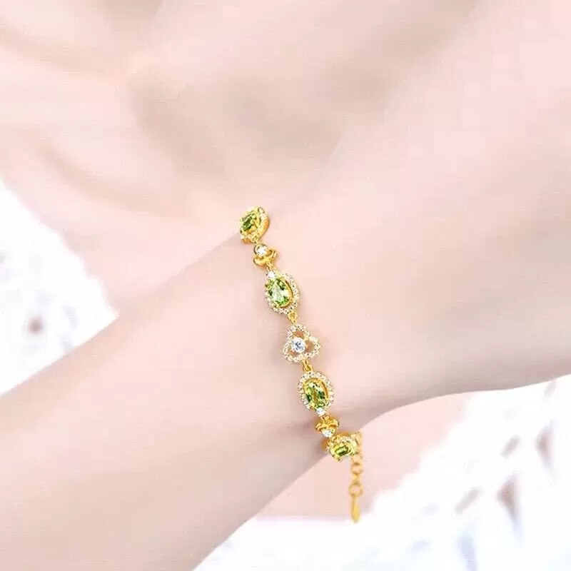 Shiny Peridot Stone Trend Bracelet