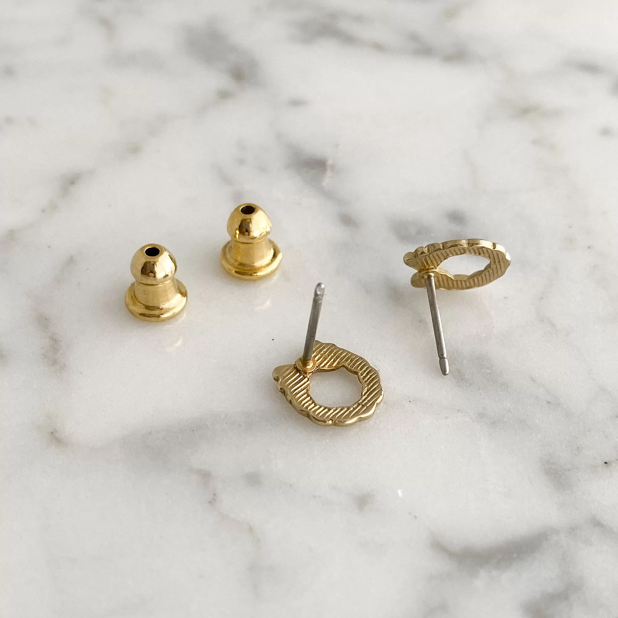 VINCENZO vintage gold tone wreath studs